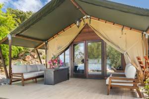 Private Helicopter Hideaway - Helicopter Glamping Experience